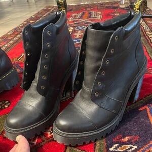 DR MARTEN Black Women's Boots AVERIL STYLE